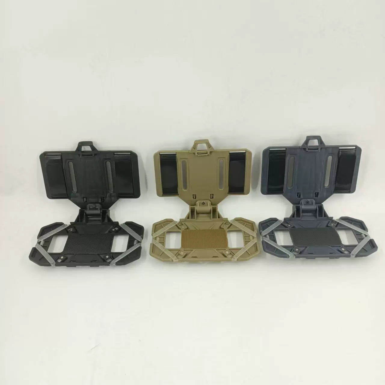 Mobile Tech Accessories - แผ่นยึดโทรศัพท์มือถือระบบ MOLLE ปรับได้สำหรับติดตั้งสมาร์ทโฟน ใช้กับเสื้อกั๊กยุทธวิธีสำหรับการล่าสัตว์กลางแจ้งและอุปกรณ์เสริม